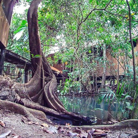 Hotel Kangaroo Y Restaurante Rio Dulce Town Extérieur photo