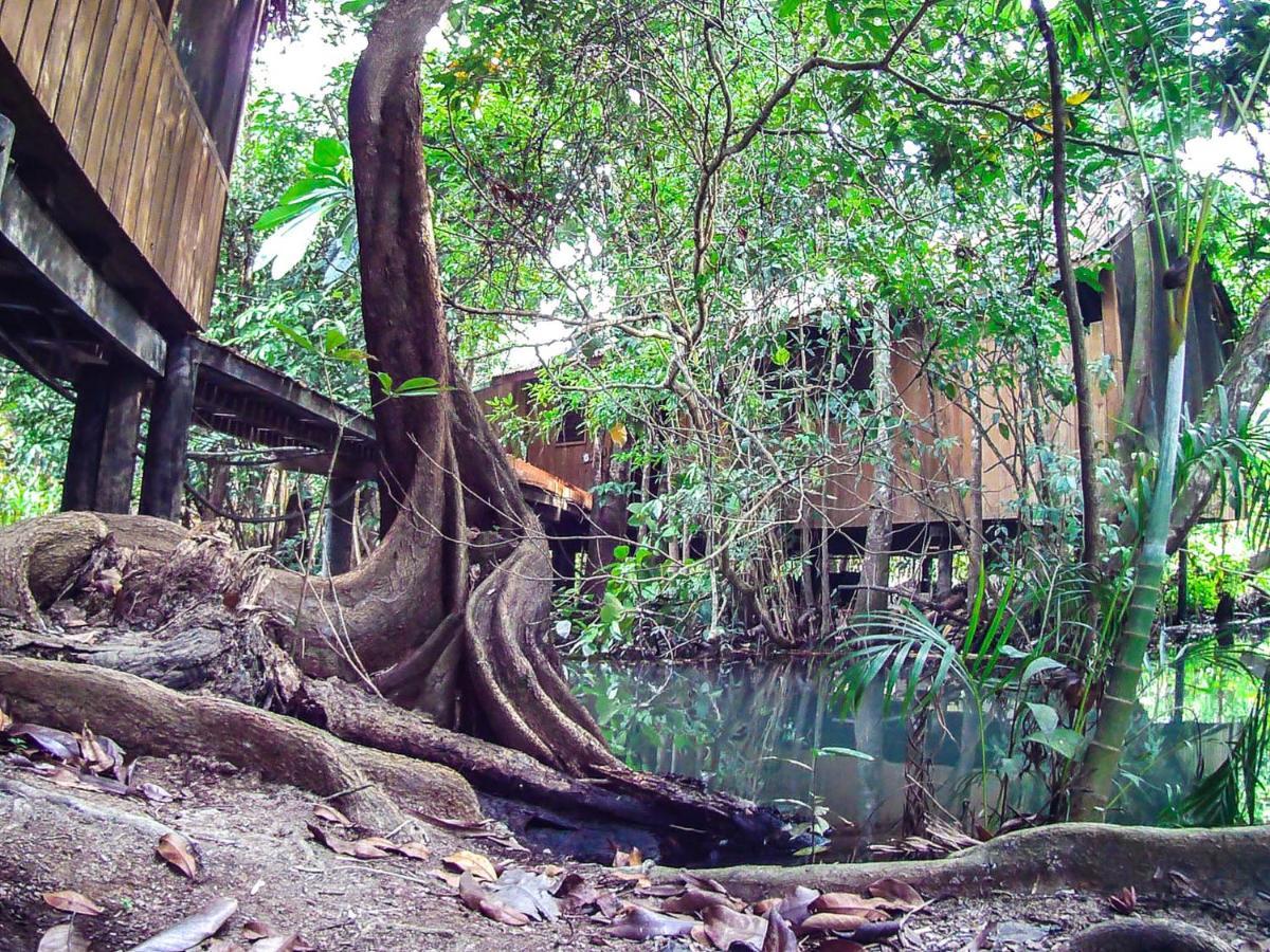 Hotel Kangaroo Y Restaurante Rio Dulce Town Extérieur photo