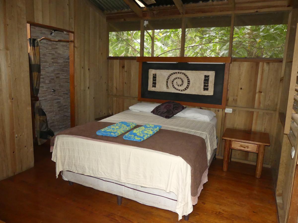 Hotel Kangaroo Y Restaurante Rio Dulce Town Extérieur photo