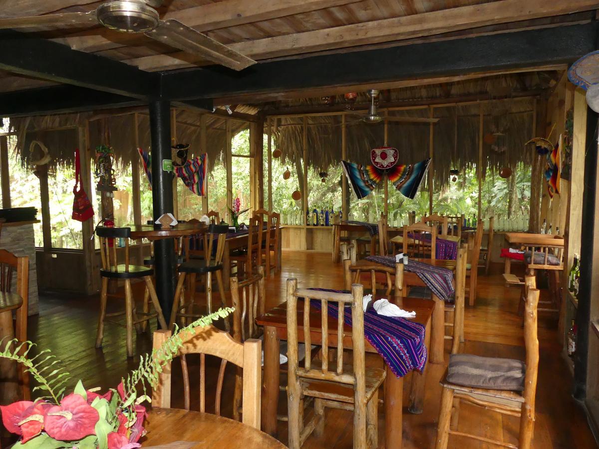Hotel Kangaroo Y Restaurante Rio Dulce Town Extérieur photo
