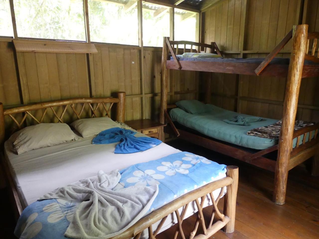Hotel Kangaroo Y Restaurante Rio Dulce Town Extérieur photo