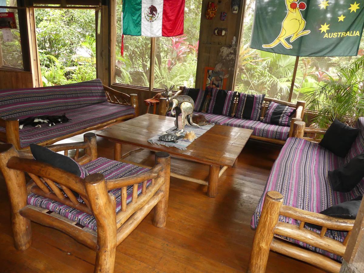 Hotel Kangaroo Y Restaurante Rio Dulce Town Extérieur photo