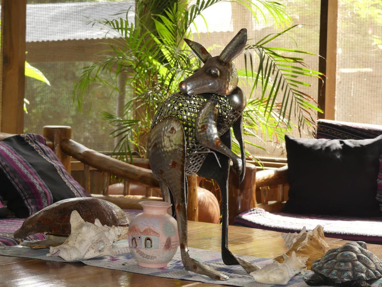 Hotel Kangaroo Y Restaurante Rio Dulce Town Extérieur photo