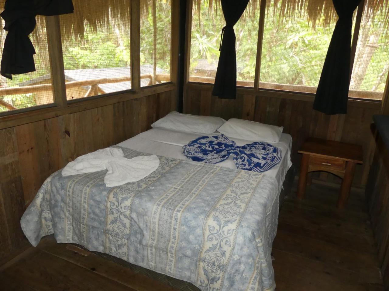 Hotel Kangaroo Y Restaurante Rio Dulce Town Extérieur photo