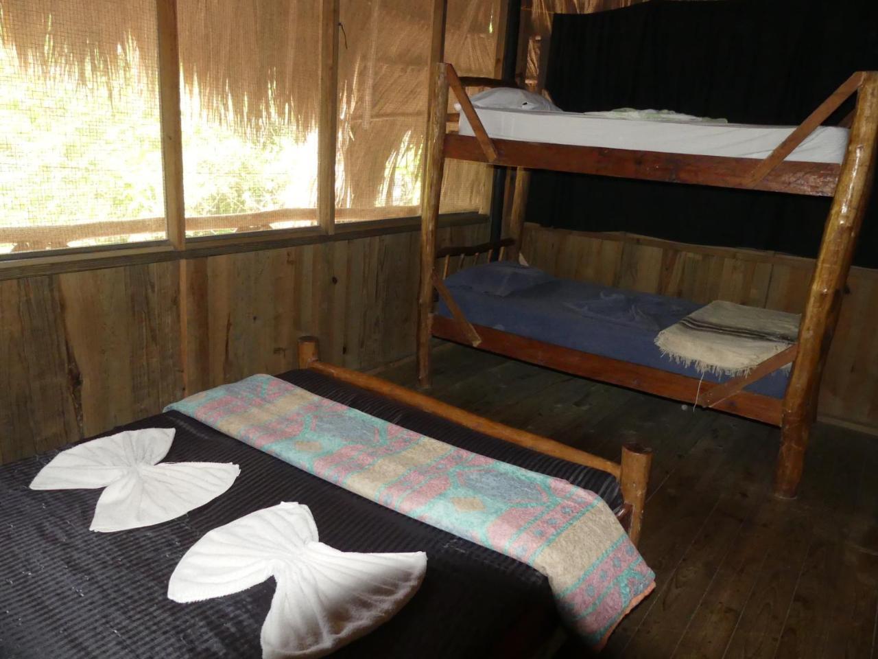 Hotel Kangaroo Y Restaurante Rio Dulce Town Extérieur photo
