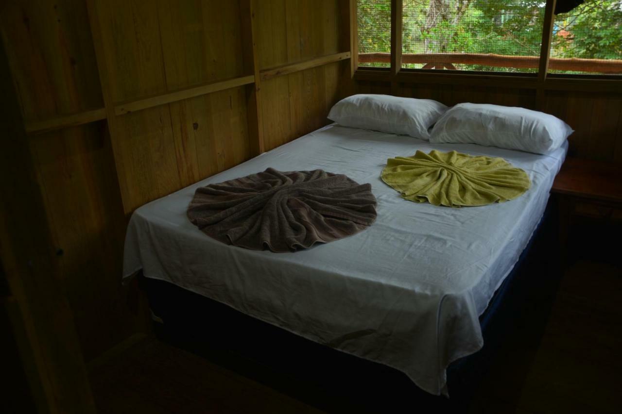 Hotel Kangaroo Y Restaurante Rio Dulce Town Extérieur photo