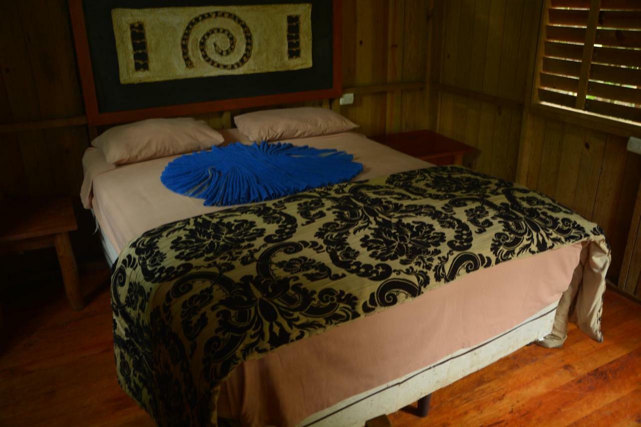 Hotel Kangaroo Y Restaurante Rio Dulce Town Extérieur photo
