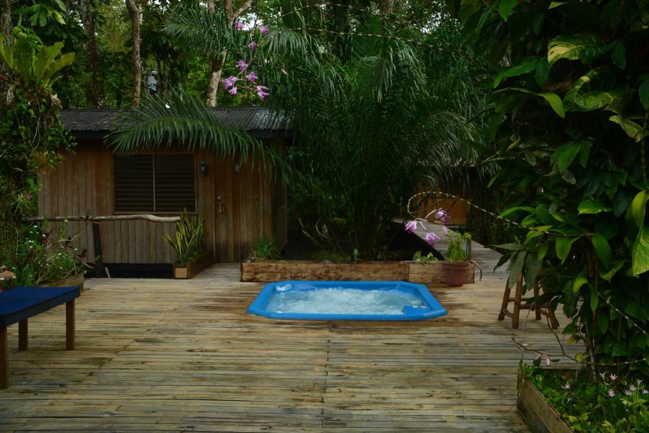 Hotel Kangaroo Y Restaurante Rio Dulce Town Extérieur photo